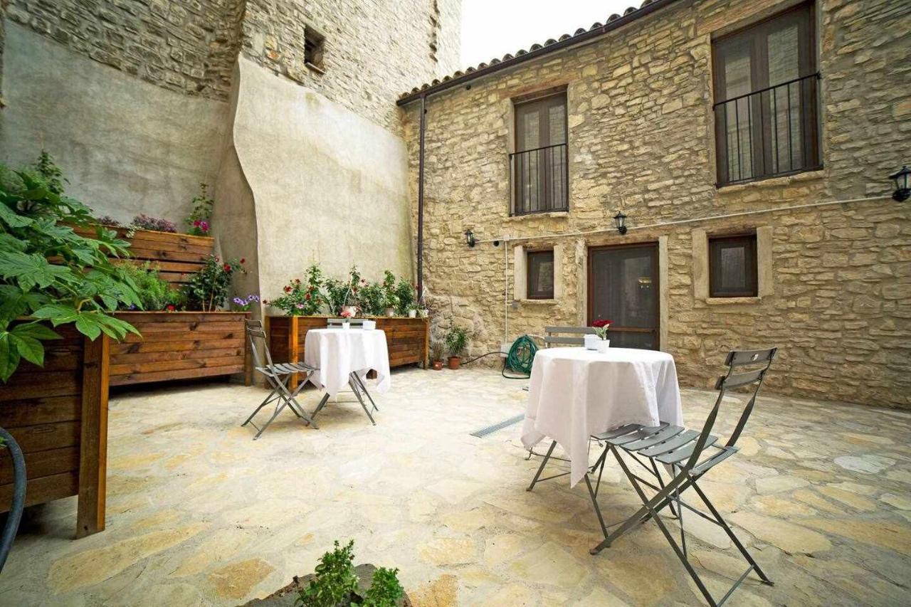 El Forn De Freixenet Con Servicios De Un Hotel Lleida Exterior foto