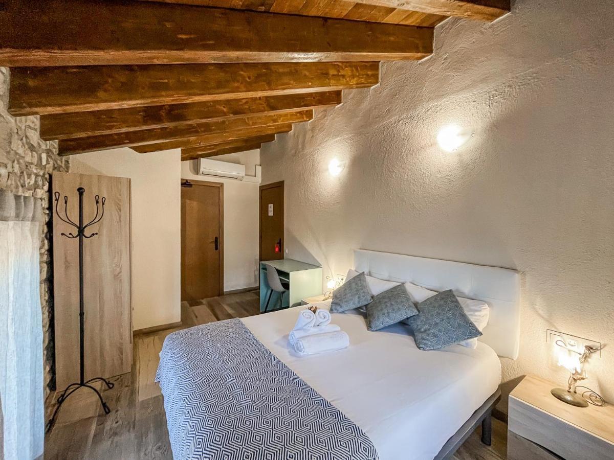 El Forn De Freixenet Con Servicios De Un Hotel Lleida Exterior foto