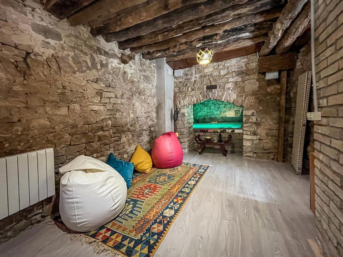 El Forn De Freixenet Con Servicios De Un Hotel Lleida Exterior foto