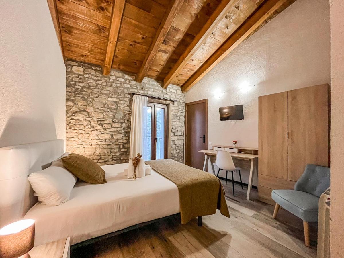 El Forn De Freixenet Con Servicios De Un Hotel Lleida Exterior foto
